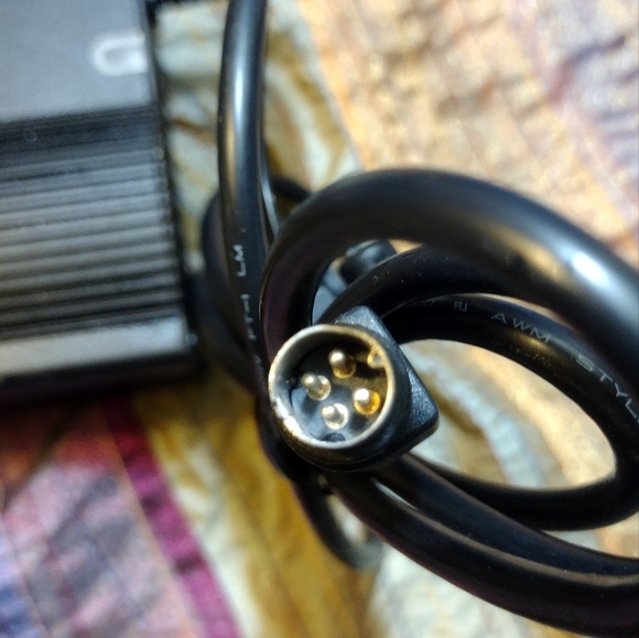 Original YHi AC Adapter Model number 090-02180-13 - Picture 2 of 5